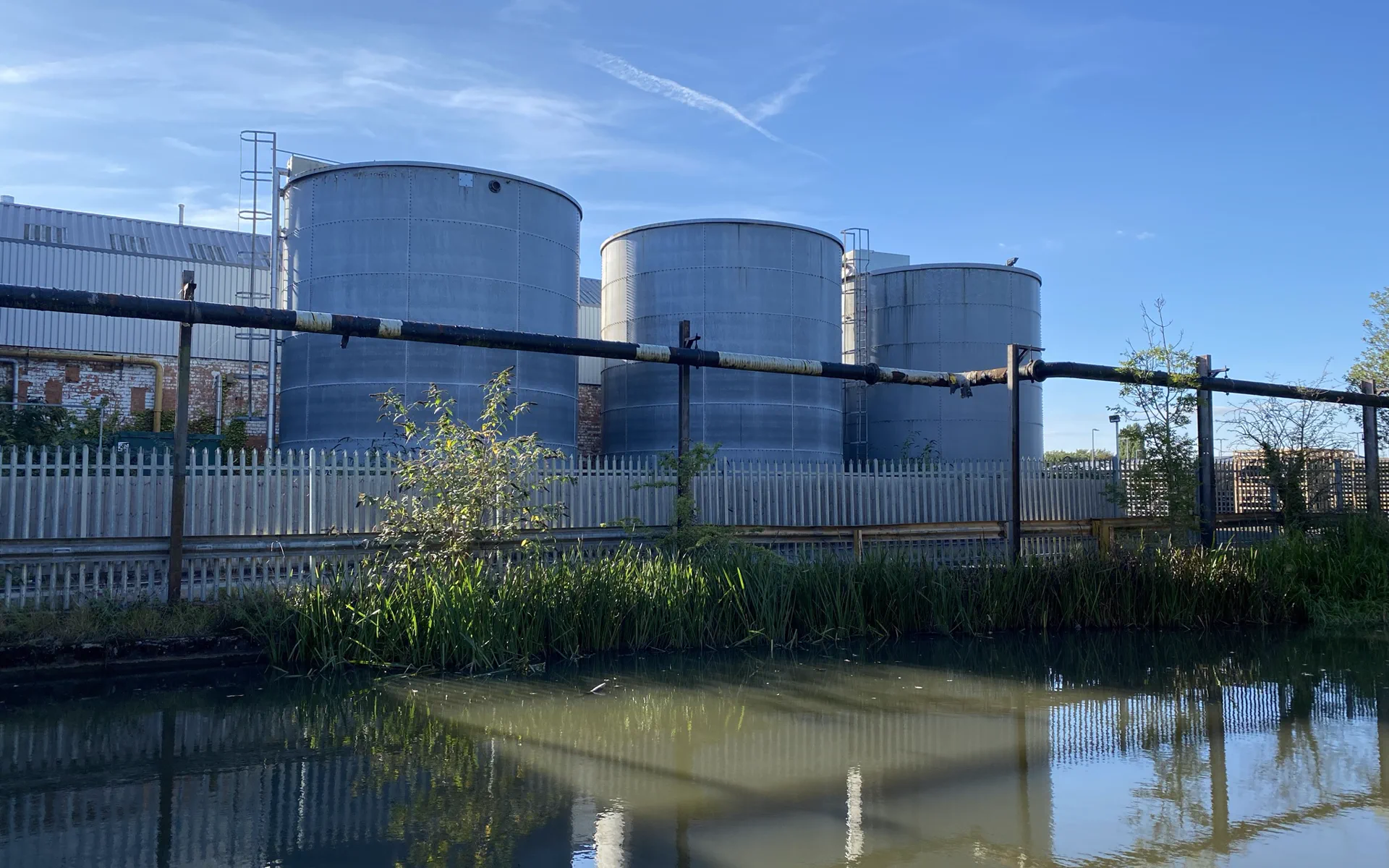 Tanques de almacenamiento industrial para operaciones de suministro